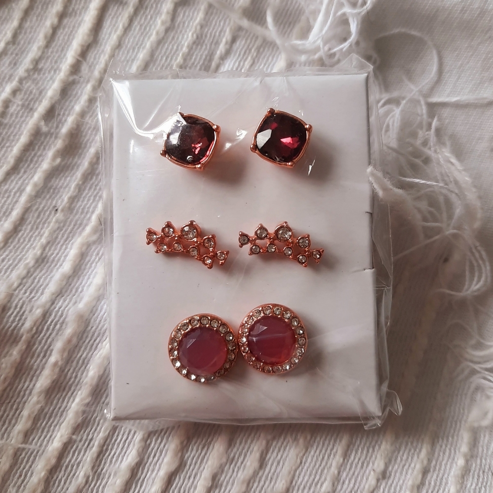 NEW IN BOX!! super cute earrings! Never worn!